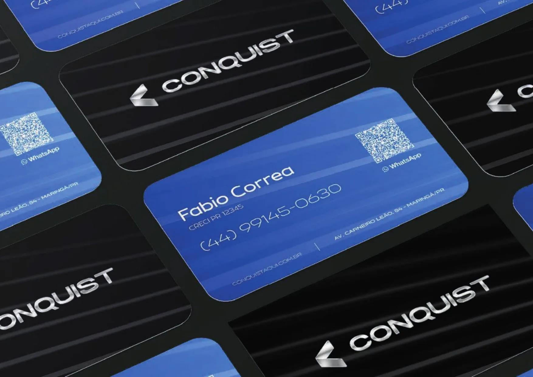 Cartões de visita da Conquist em azul e preto com acabamento metálico.